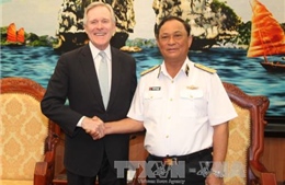 Đô đốc Nguyễn Văn Hiến tiếp Bộ trưởng Hải quân Hoa Kỳ