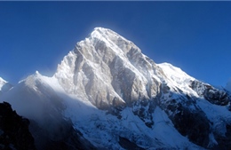 Trung Quốc xây hầm đường sắt xuyên núi Everest
