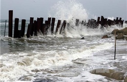 Gió mạnh, sóng lớn trên vùng biển Hoàng Sa