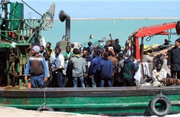 Lật tàu, 700 người chết thảm ngoài khơi Libya