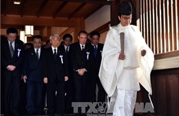 Thêm hai bộ trưởng Nhật Bản thăm đền Yasukuni 