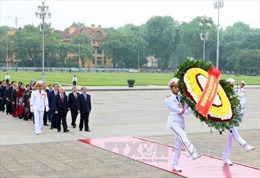 Lãnh đạo Đảng, Nhà nước viếng Chủ tịch Hồ Chí Minh nhân 40 năm Giải phóng miền Nam