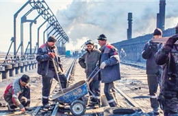 Ukraine: Khói vẫn bay lên từ nhà máy