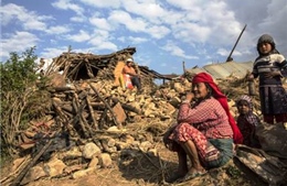Mưa lớn gây khó khăn cho cứu hộ tại Nepal