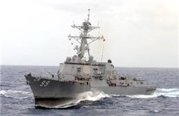 Tàu chiến Mỹ cùng tàu thương mại qua eo biển Hormuz 