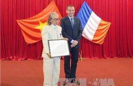 Pháp tặng huân chương cho hai người Huế