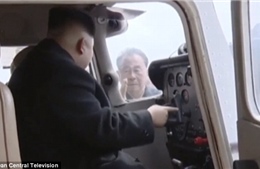 Ông Kim Jong-un lái thử máy bay Triều Tiên sản xuất