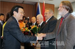 Chủ tịch nước gặp các giáo sư, chuyên gia Séc giúp đỡ Việt Nam