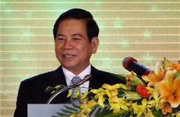 Trao Huy hiệu 50 năm tuổi Đảng cho nguyên Chủ tịch nước Nguyễn Minh Triết 