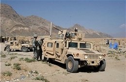 Mỹ giao 52 xe Humvee và 1 tàu tuần tra cho Tunisia 