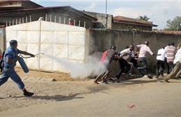 Cảnh sát Burundi đánh đập và bắt giữ người biểu tình