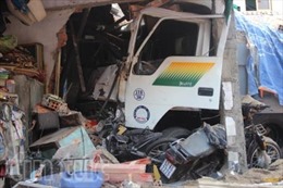 Vụ xe chở cát đâm sập nhà dân: 2 người tử vong 
