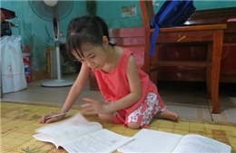 Cô bé khuyết tật viết chữ đẹp ước mơ trở thành bác sĩ