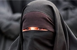 Hà Lan cấm đeo mạng che mặt nơi công cộng 
