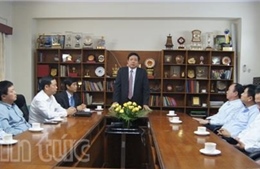 Bộ trưởng Phùng Quang Thanh thăm ĐSQ Việt Nam tại Ấn Độ 