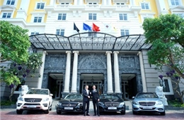 Mercedes-Benz Việt Nam bàn giao xe E-Class cho Hotel Royal Hội An