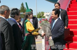 Thủ tướng Nguyễn Tấn Dũng tới Kazakhstan