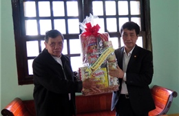 Thực hiện chính sách với người có uy tín