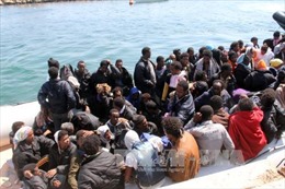Hơn 5.000 người di cư được cứu trên biển Địa Trung Hải 
