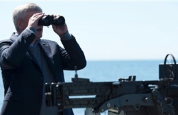 Tàu chiến Nga đeo bám tàu khu trục chở Thủ tướng Canada 