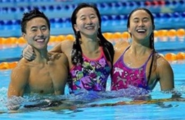  Ba chị em đội bơi Singapore giành 21 huy chương