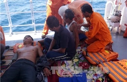 Tàu cá Quảng Nam bị đâm vỡ, 4 thuyền viên thương vong