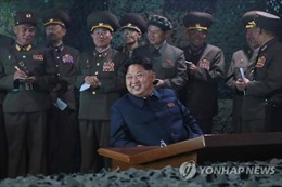 Lãnh đạo Triều Tiên quan sát tập trận bắn đạn thật ban đêm 