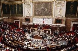 Pháp thông qua dự luật do thám gây tranh cãi