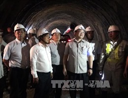 Phó Thủ tướng Hoàng Trung Hải kiểm tra tiến độ dự án hầm Đèo Cả 