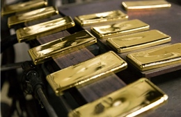 Nhân tố Hy Lạp hỗ trợ giá vàng, đẩy giá dầu giảm
