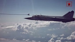 Màn tiếp nhiên liệu trên không ngoạn mục của MiG-31