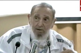Lãnh tụ Fidel Castro gặp mặt quan chức quân đội tiêu biểu 