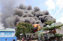 Cháy dữ dội công ty sơn tại Đà Nẵng 