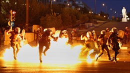 Biểu tình bạo lực trước phiên bỏ phiếu gói cứu trợ Hy Lạp