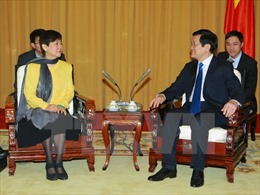  Trao Kỷ niệm chương cho Hội trưởng Hội Hữu nghị Đối ngoại nhân dân Trung Quốc 