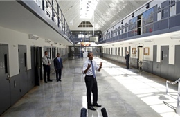 Ông Obama có chuyến thăm lịch sử tới nhà tù liên bang