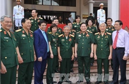 Thượng tướng Ngô Xuân Lịch thăm nguyên Tổng Bí thư Lê Khả Phiêu 
