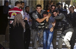 Cảnh sát Israel và người Palestine đụng độ tại Jerusalem