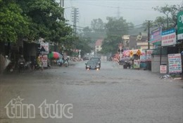 Mưa lớn kéo dài khiến giao thông Quảng Ninh ngưng trệ
