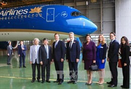 Thủ tướng Anh thăm tàu bay mới A350 của Vietnam Airlines 