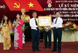 Ban Tuyên giáo Tỉnh ủy Nam Định đón nhận Huân chương Lao động hạng Nhất