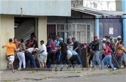 Bắt hàng chục người ẩu đả tại siêu thị Venezuela