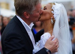 Phát ngôn viên Điện Kremlin “gây bão” tại lễ cưới lần 3