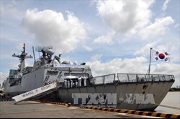 Tàu hải quân Hàn Quốc thăm TPHCM