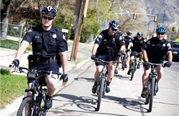 Theo chân cảnh sát các nước tuần tra bằng xe đạp