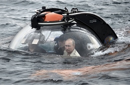 Tổng thống Putin đi tàu ngầm dò xác tàu đắm