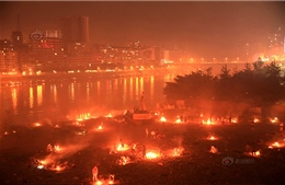 Trung Quốc mịt mù khói vàng mã mùa lễ Vu Lan