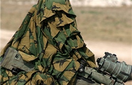 Lính bắn tỉa mặc áo tàng hình đi săn đao thủ IS