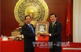 Chủ tịch nước thăm Đại sứ quán Việt Nam tại Trung Quốc 