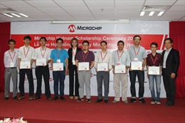 Microchip Technology trao học bổng cho sinh viên ngành Kỹ thuật Điện tử 
